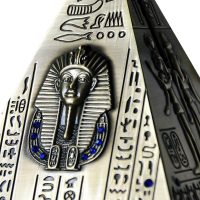 tirelire en forme de pyramide