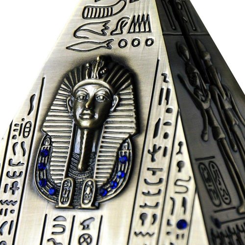 tirelire en forme de pyramide