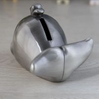 Vue côté Tirelire Baleine Métal