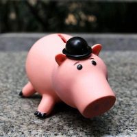 Tirelire avec chapeau rose