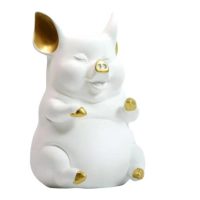 Tirelire en résine de couleurs variées